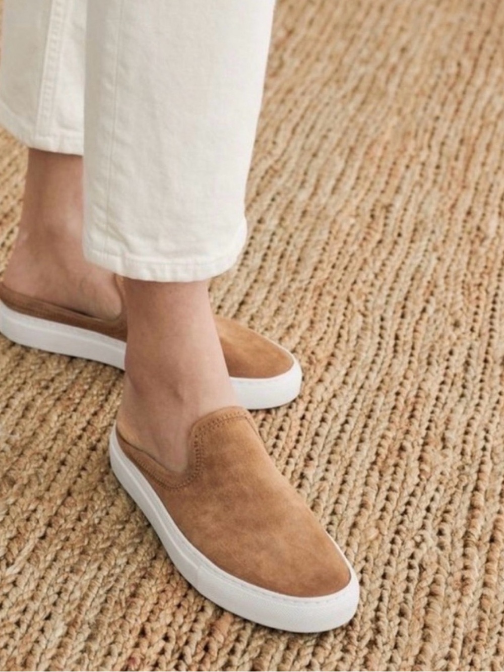 Jenni Kayne Natural Tan Suede Slider Sneaker
Honey Size 39 US 8.5- 9